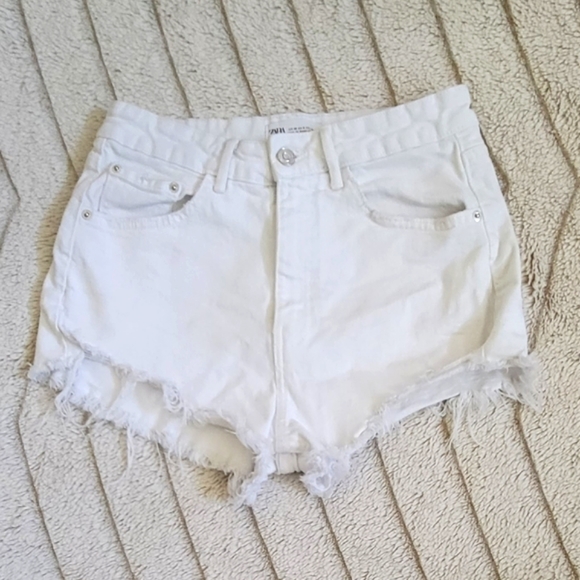 Zara High Rise Distressed Short - Picture 2 of 6